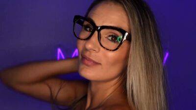 Glasses Wearing MILF Mandy Rhea MESSY FACIAL POV - drtuber.com