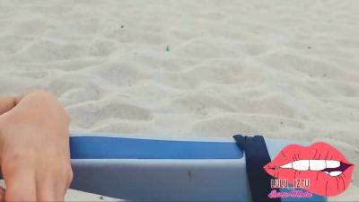 Milf De Grandes Tetas Se Masturba En P Ya Publica. Latina Se Calienta En La Playa - hotmovs.com