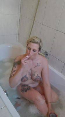 Milf Is Smoking In Her Bath - hclips.com
